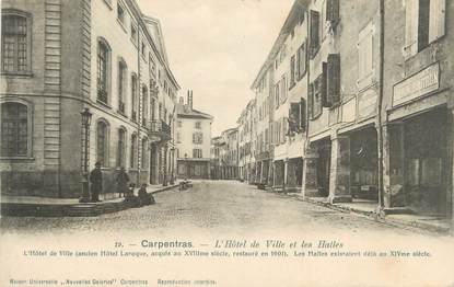 .CPA  FRANCE 84 " Carpentras,  L'Hôtel de Ville et les Halles"