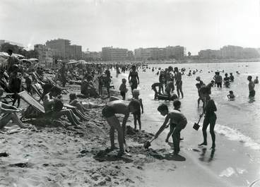  PHOTO ORIGINALE DE PRESSE  /  FRANCE 06 "Cannes, la plage"