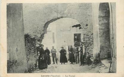 .CPA  FRANCE 84 " Lacoste, Le portail"
