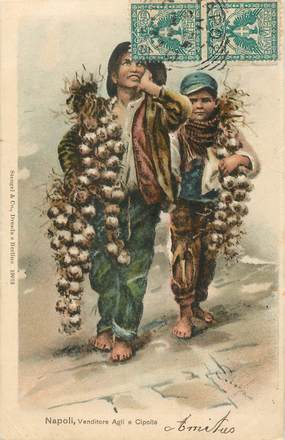 CPA ITALIE "Naples, enfants portant de l'ail"