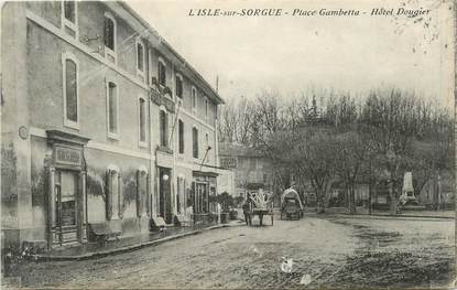 .CPA  FRANCE 84 " L'Isle sur Sorgue, Place Gambetta Hôtel Dougier"
