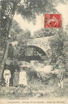 .CPA  FRANCE 84 " Lourmarin, Entrée de la Combe, Pont du moulin"