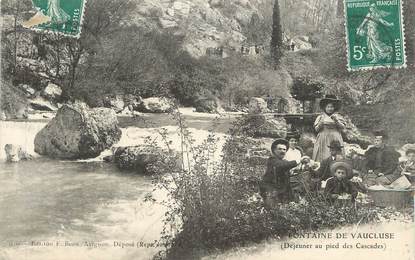 .CPA  FRANCE 84 " Fontaine de Vaucluse, Déjeuner au pied des cascades"