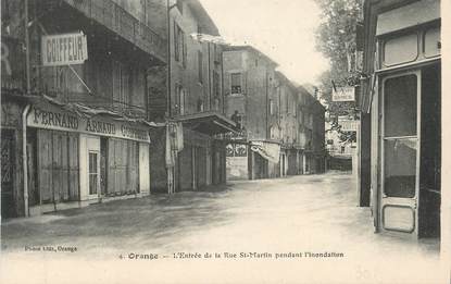 .CPA FRANCE 84 "Orange, Entrée de la rue St Martin après l'inondation"