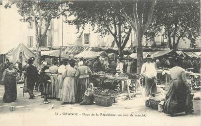 .CPA FRANCE 84 "Orange, Place de la République un jour de marché"