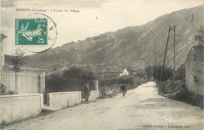 .CPA   FRANCE 84 "Robion, Entrée du village"