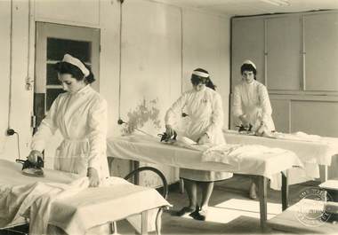 PHOTO ORIGINALE / FRANCE 24 "Périgueux, Centre d'apprentissage de Beaufort, cours de repassage, 1959"