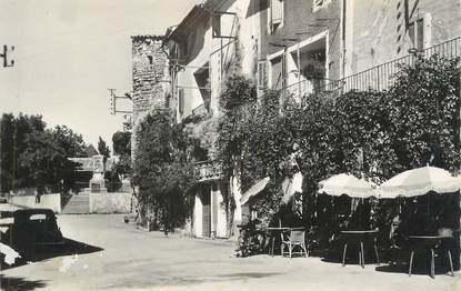 .CPSM  FRANCE 84 "Puyméras, Le cours, l'ancienne tour et le monument aux morts"