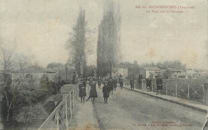 .CPA  FRANCE 84 "Richerenches, Le pont sur la Coronne"