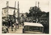 France PHOTO ORIGINALE / FRANCE 33 "Tour de France juste avant Bordeaux, le passage à niveau" / CYCLISME