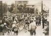 PHOTO ORIGINALE / FRANCE 33 "Tour de France, au passage à niveau avant Bordeaux" / CYCLISME