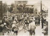 France PHOTO ORIGINALE / FRANCE 33 "Tour de France, au passage à niveau avant Bordeaux" / CYCLISME