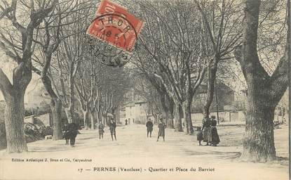.CPA  FRANCE 84 "Pernes, Quartier et Place du Barriot"