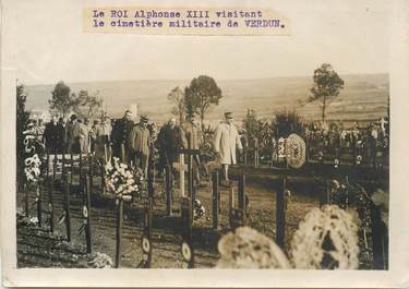  PHOTO ORIGINALE / FRANCE 55 "Le Roi Alphonse XIII visitant le cimetière militaire de Verdun"