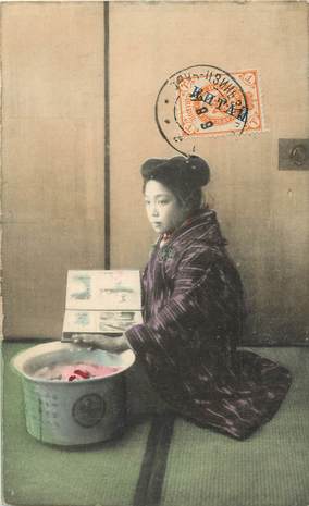  CPA   JAPON  /  FEMME assise