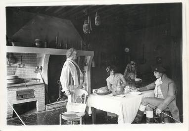  PHOTO ORIGINALE / FRANCE 60 "Palais de Compiègne, reconstitution d'une salle d'auberge en 1798"