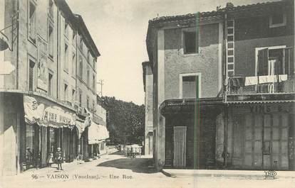 .CPA  FRANCE 84 "Vaison, Une rue"