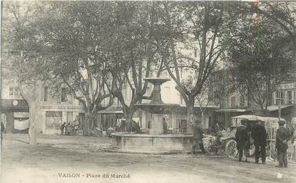 .CPA  FRANCE 84 "Vaison, Place du marché  "