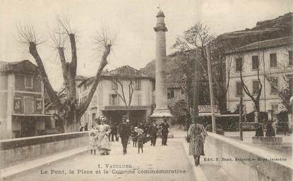 .CPA  FRANCE 84 "Vaucluse, Le pont, la place et la colonne commémorative"