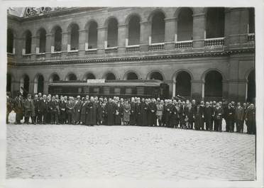  PHOTO DE PRESSE  ORIGINALE / FRANCE 67 "les organistes alsaciens visitant les invalides"