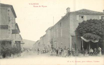 .CPA  FRANCE 84 "Valréas, Route de Nyons"