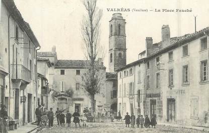 .CPA  FRANCE 84 "Valréas,  Place Fauché"