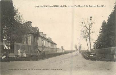 .CPA  FRANCE 77 "St Cyr sur Morin, Les pavillons et la route de Bussières"