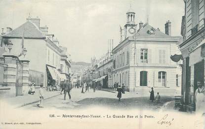 .CPA  FRANCE 77 "Montereau - Faut - Yonne, La grande rue et la Poste"