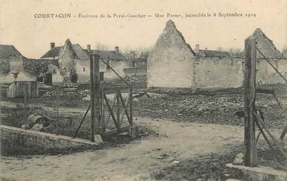 .CPA  FRANCE 77 " Courtacon, Une ferme incendiée le 04 septembre 1914"