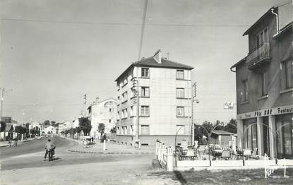 .CPSM   FRANCE 77 "Brou sur Chantereine, L'avenue Jean Jaurès"