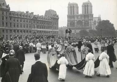 PHOTO ORIGINALE / FRANCE 75 "Paris, les funérailles du cardinal Suhard, 1949"