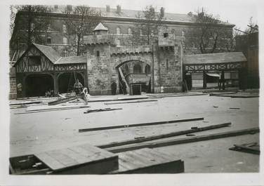 PHOTO ORIGINALE / FRANCE 75 "Paris, Préparatifs de la Foire Saint Germain, place Saint Sulpice"