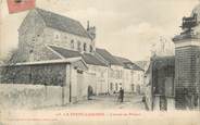 77 Seine Et Marne .CPA   FRANCE 77 "La Ferté Gaucher, L'entrée du prieuré'"