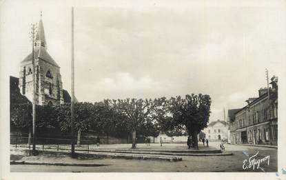 .CPSM   FRANCE 77 "Jouy sur Morin, Place de l'église"