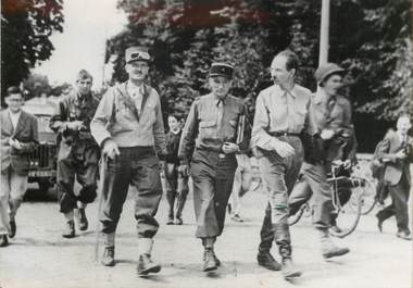 PHOTO ORIGINALE / FRANCE 75 "Paris, arrivée du Gal Leclerc à la Porte d'Orléans"