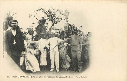  CPA MADAGASCAR "Diégo Suarez, fête indigène en l'honneur du Général Galliéni, Place Kabary"