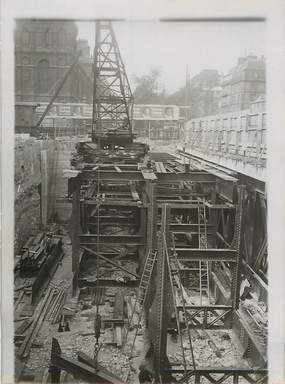 PHOTO ORIGINALE / FRANCE 75 "Paris, Gare Saint Lazare, futur passage du Métro"