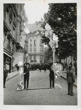 PHOTO ORIGINALE / FRANCE 75 "Paris, Montmartre, Exposition des Arts Décors Hatifs" / HUMOUR