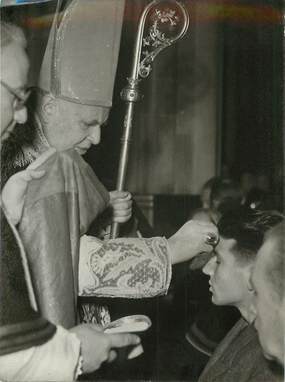 PHOTO ORIGINALE / FRANCE 75 "Paris, Saint Germain l'Auxerrois, le cardinal Suhard, archevêque de Paris, 1948"