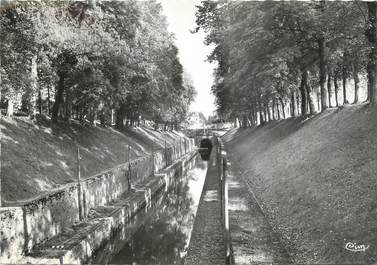 .CPSM  FRANCE  21 "Pouilly  en Auxois, Entrée du canal de Bourgogne  "