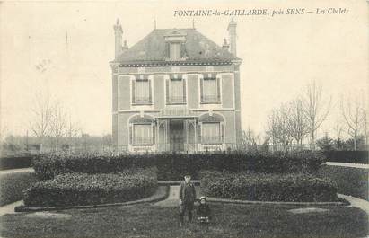 .CPA  FRANCE 89 " Fontaine la Gaillarde, Les chalets"
