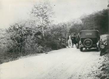  PHOTO ORIGINALE / FRANCE 83 "Dans les Gorges du Verdon, terreur après les fusillés retrouvés"