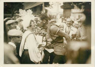  PHOTO ORIGINALE / FRANCE 85 "Les Sables d'Olonne, le Tour de France, le vainqueur Ch. Pelissier" / CYCLISME