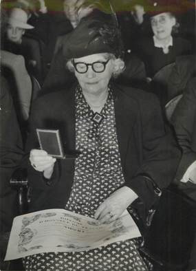 PHOTO ORIGINALE  / FRANCE 93 "Montreuil, 1949, remise médaille d'or du travail"