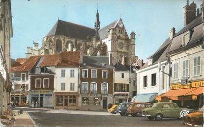 .CPSM FRANCE 89 "St Florentin, Place  des fontaines et l'église"