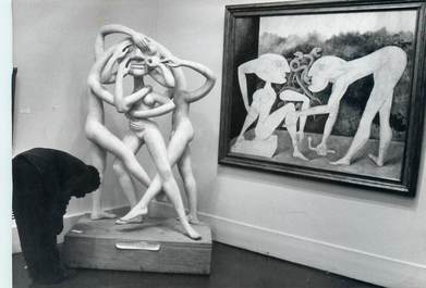 PHOTO ORIGINALE / THEME ART / PEINTURE "Deux oeuvres de Victor Brauner au Musée d'Art Moderne, 1972"