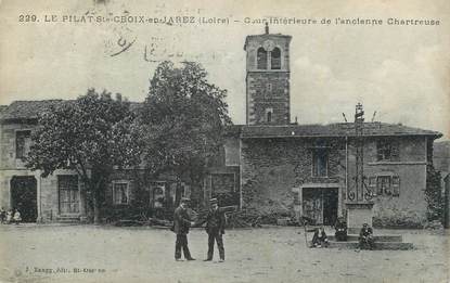 .CPA FRANCE 42 " Le Pilat Ste Croix en Jarez, Cours intérieure de l'ancienne chartreuse"