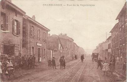 .CPA FRANCE 42 "Grande Croix, Rue de la République"