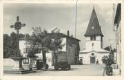 42 Loire .CPSM  FRANCE 42  "Pouilly Charlieu, Place de l'église"