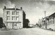 42 Loire .CPSM  FRANCE 42  "Usson en Forez, Avenue de la Gare et Hôtel des Pins"